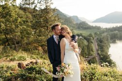 Lauren Miles Photo - Wedding and Elopement Photographer Portland Oregon Photo